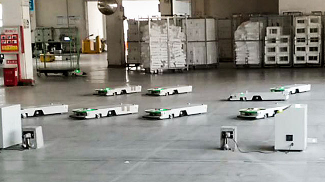Trator Driverless do túnel da orientação do trilho da maneira do carro um de transferência do AGV dos robôs para a indústria plástica